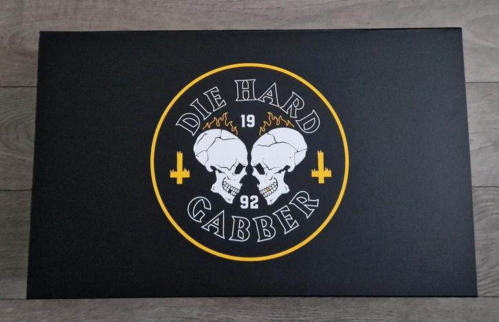 Thunderdome 666 capsule (M) 568/666, Verzamelen, Complete verzamelingen en Collecties, Ophalen of Verzenden