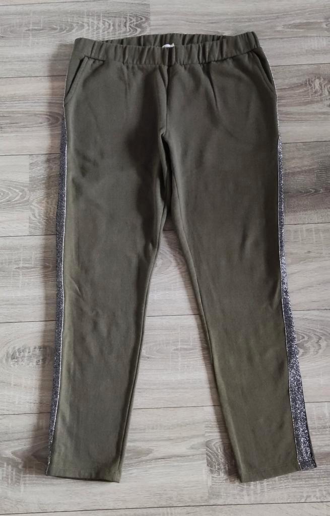 True Spirit groene broek met glitter rand maat XL, Kleding | Dames, Broeken en Pantalons, Zo goed als nieuw, Maat 46/48 (XL) of groter