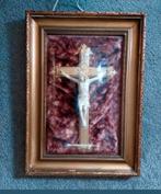 Kruisbeeld achter koepelglas, Ophalen of Verzenden