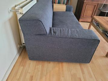 bank met hocker beschikbaar voor biedingen