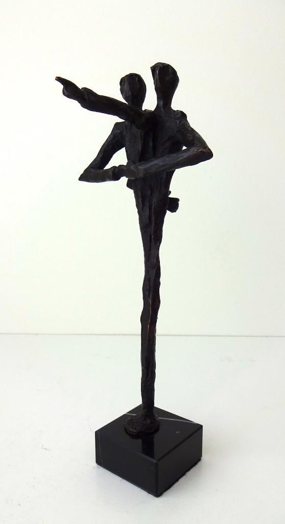 Sculptuur " Ik wijs je de weg " Klaas van den Berg 3868-b, Antiek en Kunst, Antiek | Koper en Brons, Brons, Ophalen of Verzenden