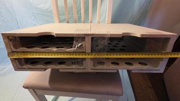 Papierbak met drie lades beschikbaar voor biedingen