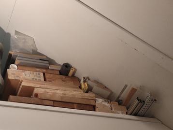 Allerlei bouwmaterialen; hout, multipex, metaal, buizen, etc beschikbaar voor biedingen