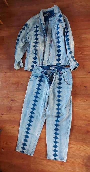 jas met broek
 beschikbaar voor biedingen