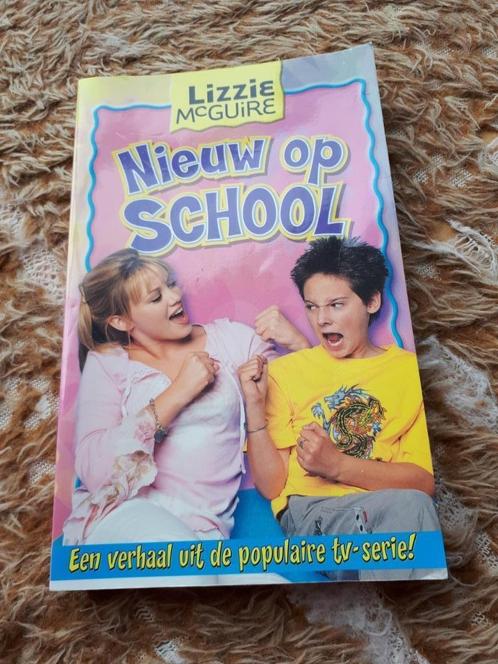 Boek - Lizzie McGuire - Nieuw op School - Jones/Bouwmeester, Boeken, Kinderboeken | Jeugd | 10 tot 12 jaar, Zo goed als nieuw