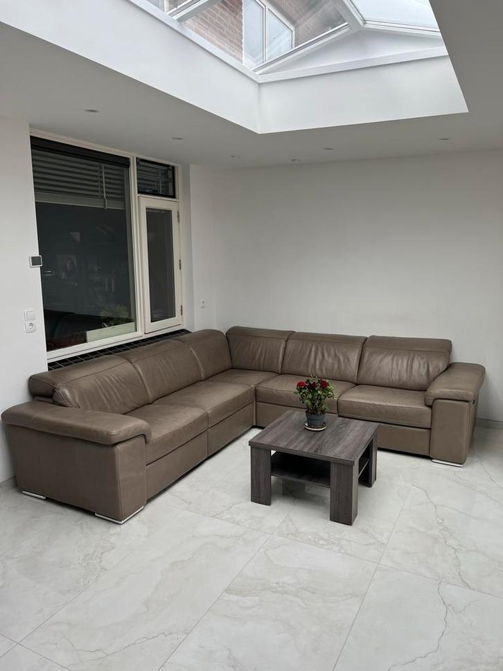 Leren hoekbank met relaxfunctie, Huis en Inrichting, Banken | Bankstellen, Zo goed als nieuw, Hoekbank, Vierpersoons of meer, 250 tot 300 cm