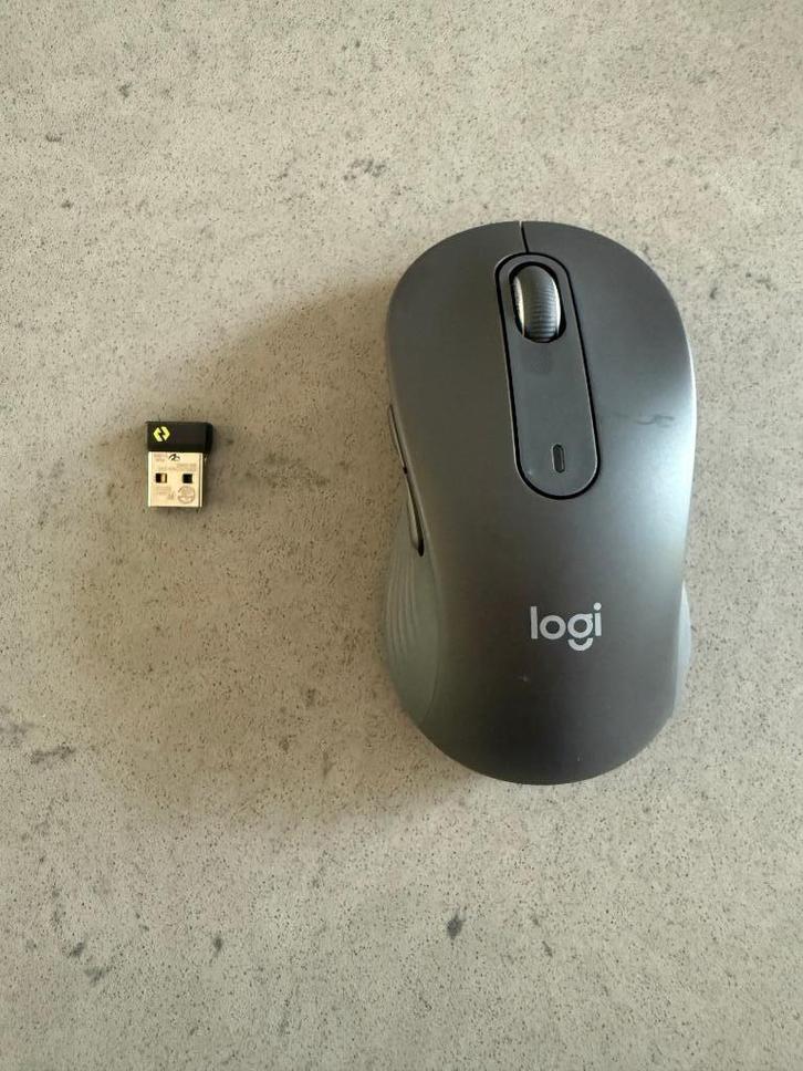 Logitech muis M650L incl Bolt receiver, Computers en Software, Muizen, Zo goed als nieuw, Muis, Rechtshandig, Draadloos, Ophalen of Verzenden