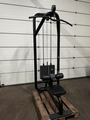 Technogym Lat Pulley met 120kg Steekgewichten beschikbaar voor biedingen