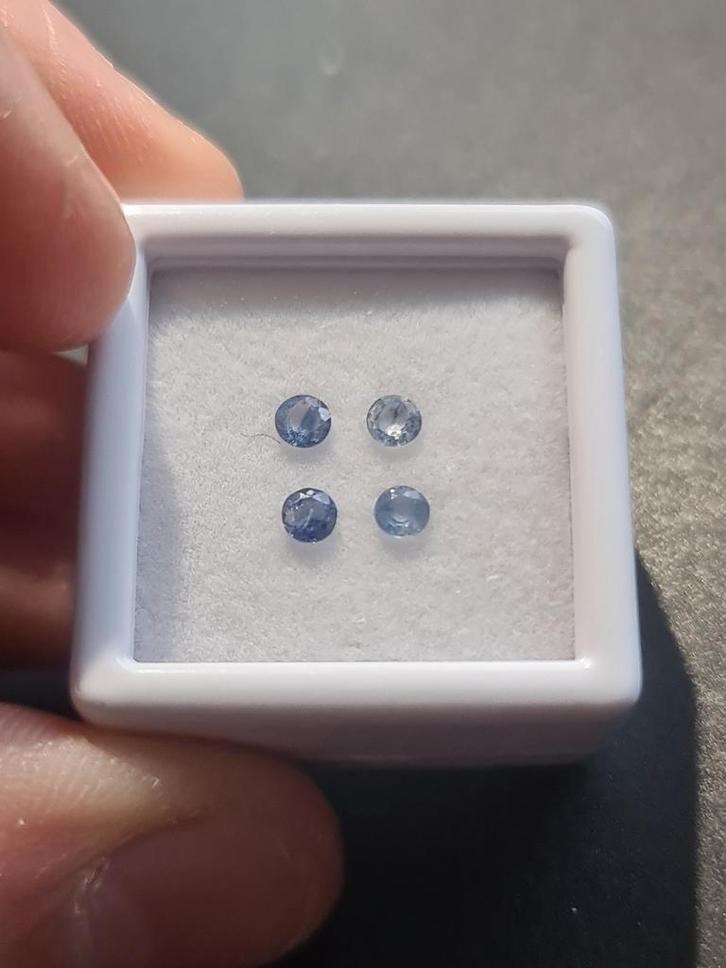 Lot van 4 Saffieren - 0.55 ct totaal, Sieraden, Tassen en Uiterlijk, Edelstenen, Nieuw, Ophalen of Verzenden