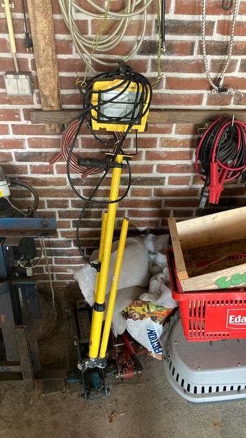 Bouwlamp beschikbaar voor biedingen