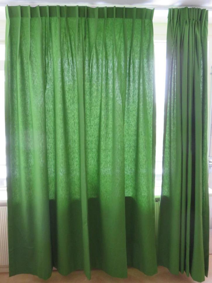 twee groene gordijnen, 120 cm breed per stuk, 235 cm hoog, Huis en Inrichting, Stoffering | Gordijnen en Lamellen, Zo goed als nieuw