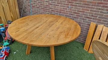 Massief houten eettafels 6 stuks diameter 152 cm beschikbaar voor biedingen