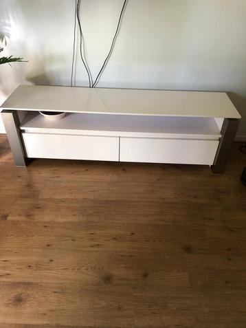 Tv meubel beschikbaar voor biedingen