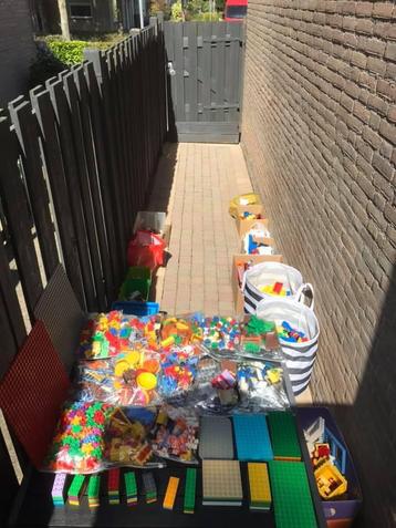 Mega partij duplo oa. Blokken,dieren, poppetjes, bouwplaten beschikbaar voor biedingen