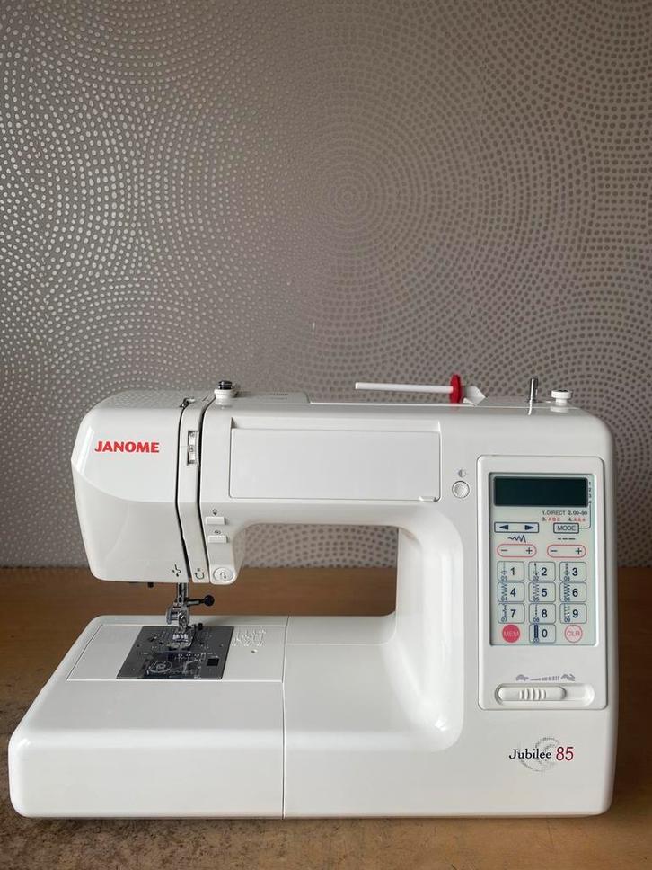 NAAIMACHINE JANOME JUBILEE 85 IN ZEER NETTE STAAT, Hobby en Vrije tijd, Naaimachines en Toebehoren, Zo goed als nieuw, Naaimachine