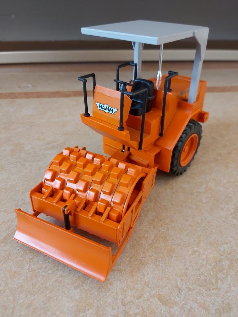 Hamm 2210-SSD verdichtingswals van NZG schaal 1/25  in OVP, Ophalen of Verzenden, Nieuw, Overige typen, Overige merken