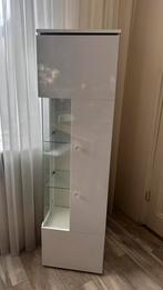Vitrinekast zeer goed hoogglans wit, Huis en Inrichting, Kasten | Vitrinekasten, Ophalen of Verzenden, Zo goed als nieuw, 25 tot 50 cm