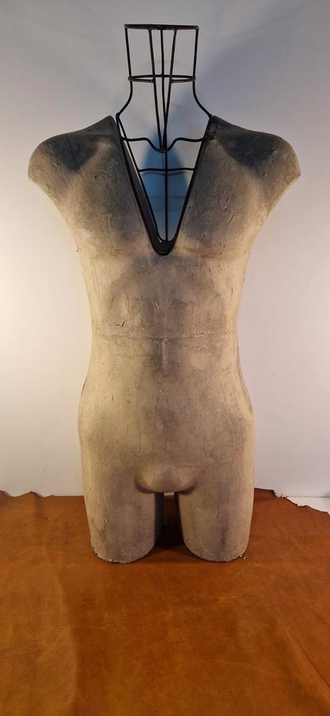 Torso V-neck mannequin vintage papier maché, Huis en Inrichting, Overige Huis en Inrichting, Gebruikt, Ophalen of Verzenden
