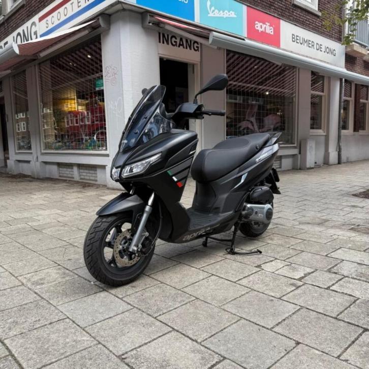 Aprilia SXR 50 Zwart – 1/11/2025 – 18 km, Fietsen en Brommers, Scooters | Aprilia, Nieuw, SR 50, Benzine, Ophalen of Verzenden
