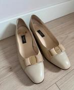 Bally Beige Leren Hakken met Corduroy Strik - Maat 41, Schoenen met lage hakken, Beige, Ophalen of Verzenden, Zo goed als nieuw