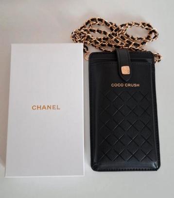 Chanel Coco Crush Phone Bag beschikbaar voor biedingen
