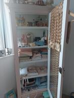 Vintage linnenkast met lamp en deurgordijn, Ophalen of Verzenden