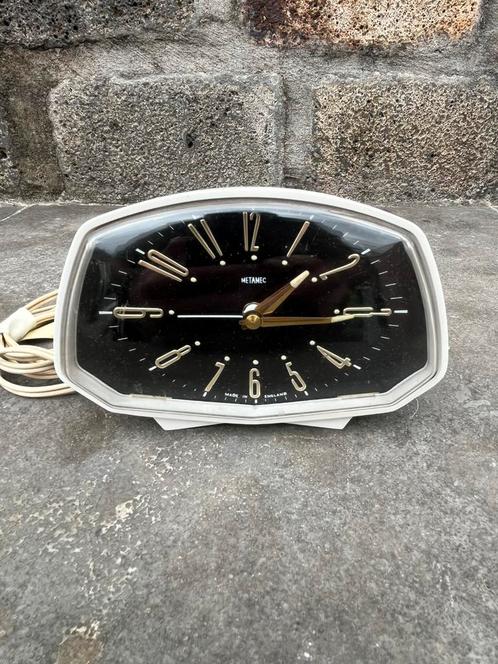 Vintage electrische Metamec 850 alarmklok met wekkerfunctie, Antiek en Kunst, Antiek | Klokken, Ophalen of Verzenden