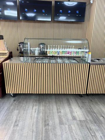 Polar Saladette 3 deurs met glazen vitrine beschikbaar voor biedingen