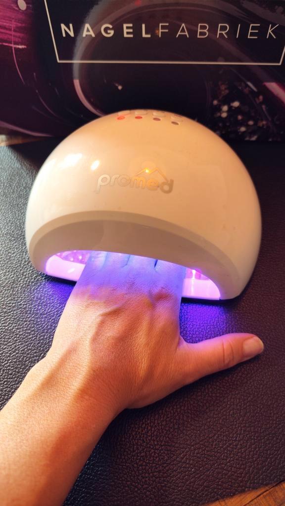 Promed UV/LED lamp voor gel nagellak, Sieraden, Tassen en Uiterlijk, Uiterlijk | Cosmetica en Make-up, Gebruikt, Toebehoren, Handen en Nagels