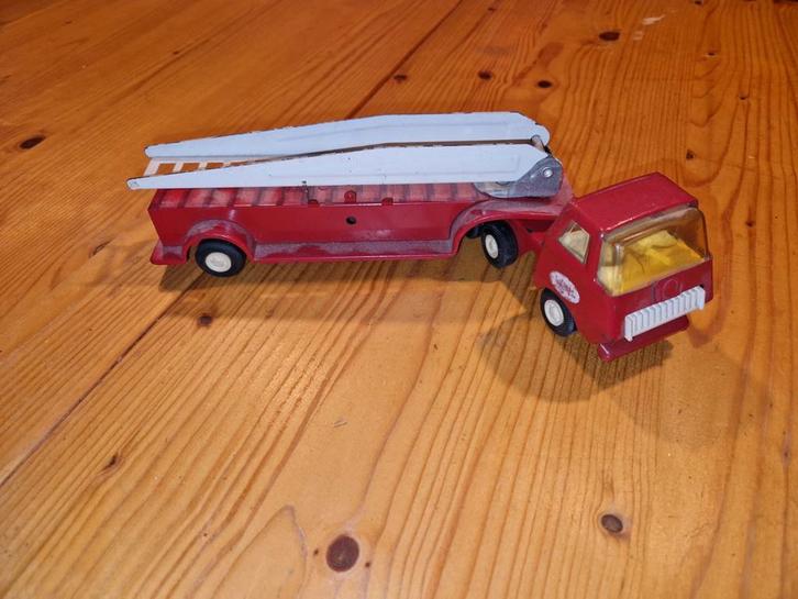 Vintage Tonka Brandweerwagen met Ladder, Hobby en Vrije tijd, Modelauto's | Overige schalen, Gebruikt, Bus of Vrachtwagen, Ophalen of Verzenden