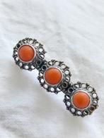 Zilveren Zeeuwse broche met bloedkoralen, Ophalen of Verzenden, Zilver, Broche