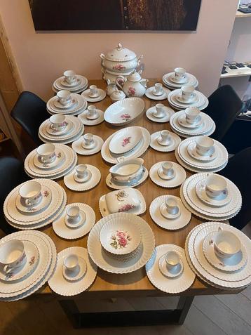 Kaiser Moos Rose servies met unieke items voor 12 personen beschikbaar voor biedingen