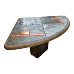 Brutalistische natuurstenen salontafel , 1970s, Overige vormen, 50 tot 100 cm, Minder dan 50 cm, Overige materialen