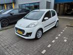 Peugeot 107 1.0 12V 5DR 2013 airco, Auto's, Voorwielaandrijving, Stof, Zwart, 4 stoelen