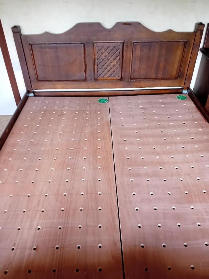 koloniaal bed met nachtkastjes, Huis en Inrichting, Slaapkamer | Bedden, Zo goed als nieuw, Tweepersoons, 160 cm, 200 cm, Hout
