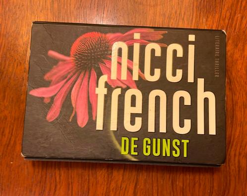 Nicci French - De gunst dwarsligger, Boeken, Thrillers, Zo goed als nieuw, Nederland, Ophalen of Verzenden