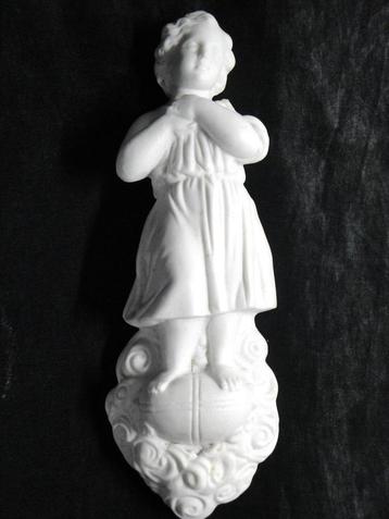antieke biscuit porseleinen putto beschikbaar voor biedingen