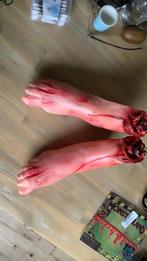2 “bebloede” voeten. Carnaval of halloween., Ophalen of Verzenden, Zo goed als nieuw