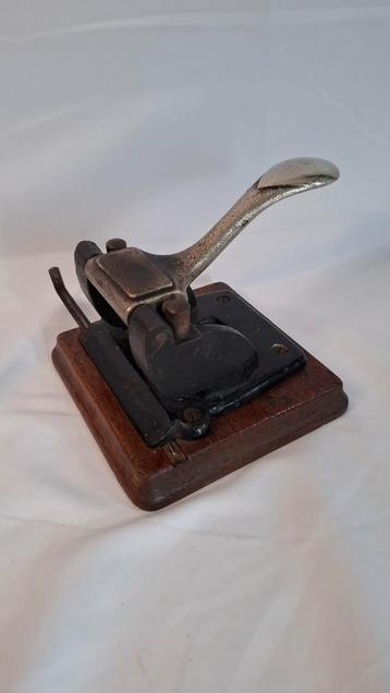 Zeer mooie antieke perforator beschikbaar voor biedingen