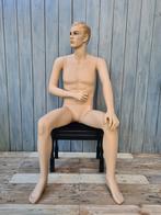 mooie stoere zittende etalagepop man smal postuur paspop, Hobby en Vrije tijd, Naaien en Fournituren, Ophalen of Verzenden, Gebruikt