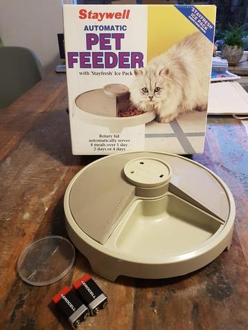 Automatic pet feeder - automatische voerautomaat