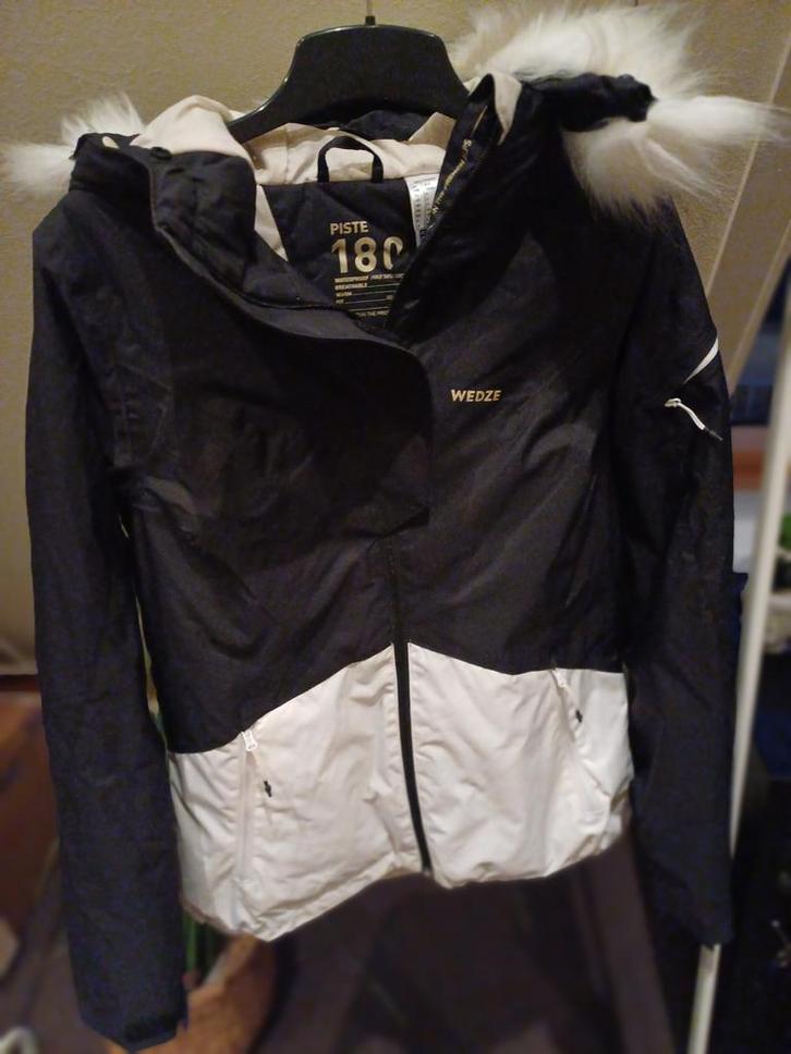 Decathlon Wedze Piste 180 ski jas in zeer nette staat Maat S, Kleding | Dames, Wintersportkleding, Zo goed als nieuw, Jack, Maat 36 (S)