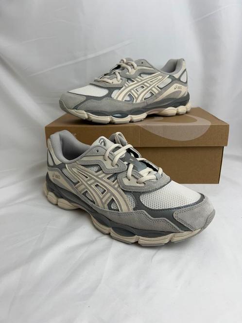 Asics gel nyc cream oyster grey (‼️verschillende maten‼️), Kleding | Heren, Schoenen, Nieuw, Sneakers of Gympen, Overige kleuren