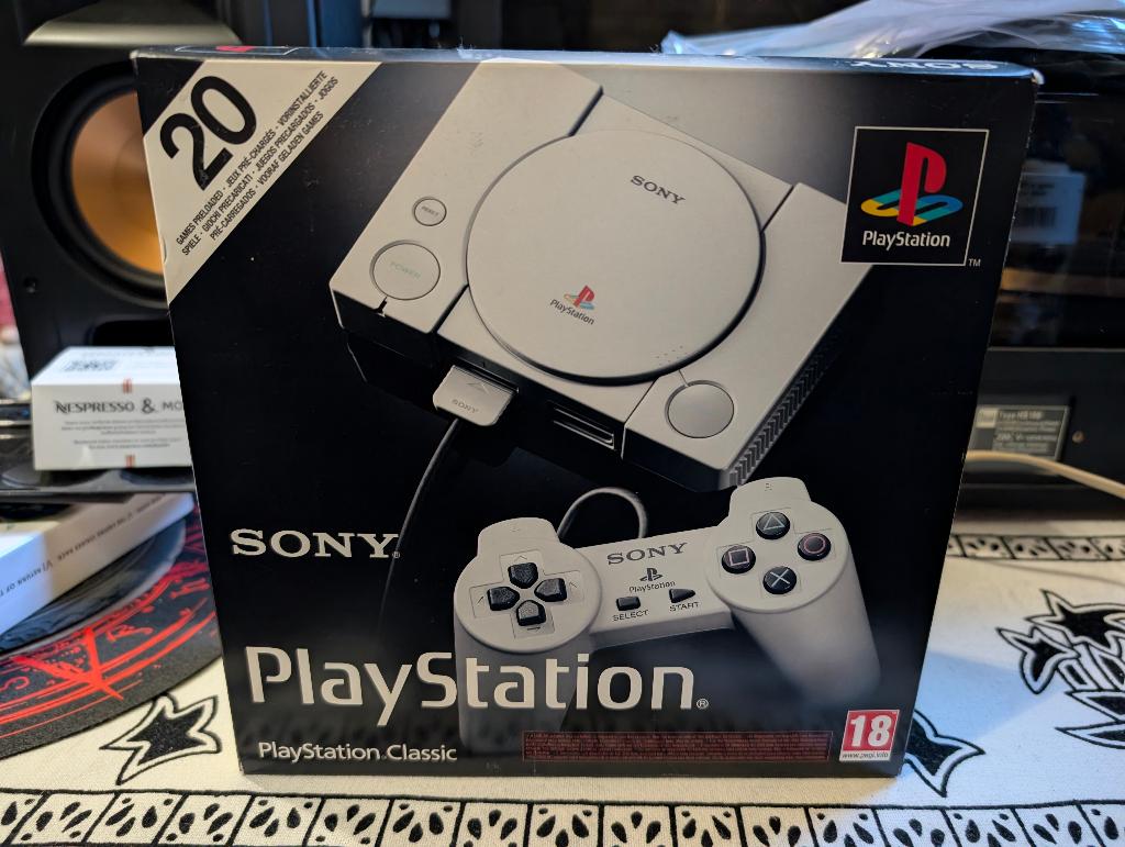 PlayStation Classic - Compleet met 2 controllers, Ophalen of Verzenden, Zo goed als nieuw, Met 1 controller, Met games