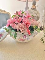 Romantisch bloemstuk in terrine kunstbloemen, Belle Vieille Brocante, Ophalen of Verzenden, Zo goed als nieuw, Jolandamonsieurs@gmail.com