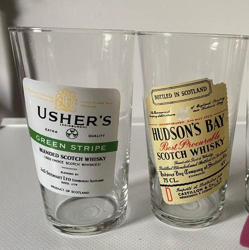 2 Grote scotch whisky glazen, Usher en Hudson, h.13 cm., Verzamelen, Glas en Borrelglaasjes, Zo goed als nieuw, Borrel- of Shotglas