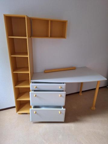 Kinderbureau met 3 lades en open kastjes