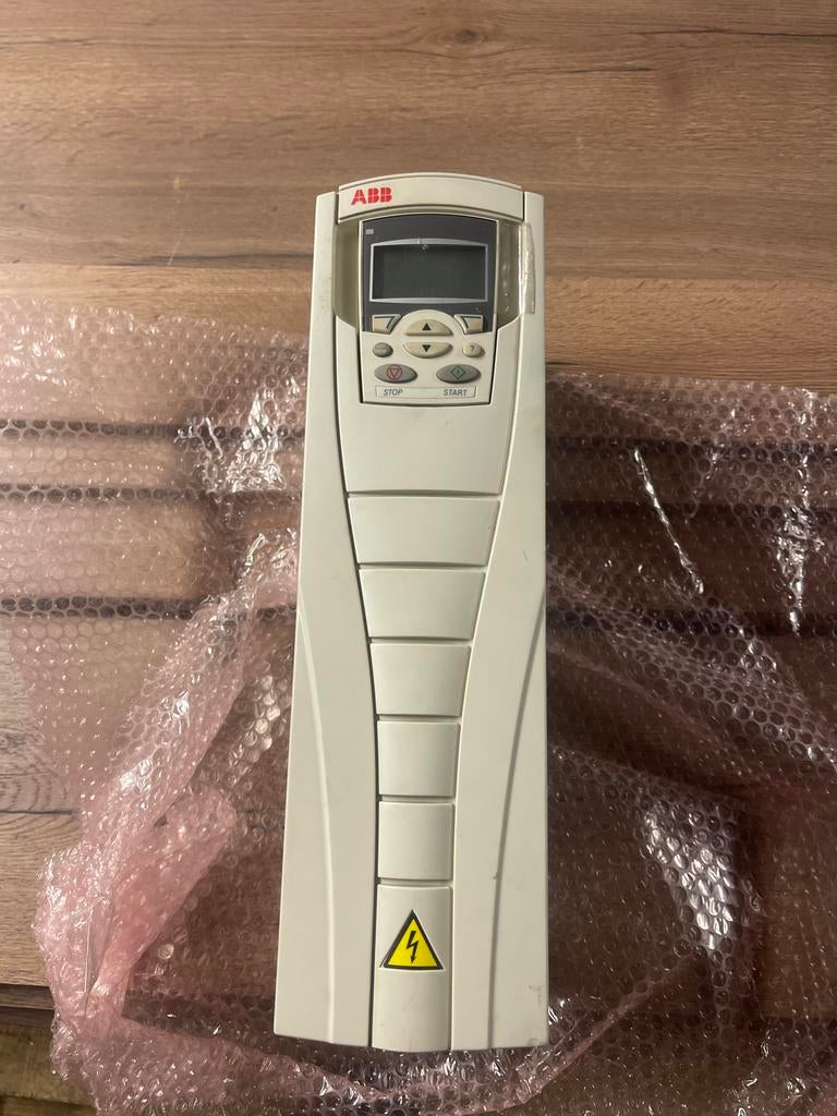 ABB ACS550-01-023A-4 Frequentieregelaar, Ophalen, Gebruikt