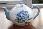 vrolijke theepot met hortensia van Jet ter Steege, Huis en Inrichting, Keuken | Servies, Overige typen, Ophalen of Verzenden, Zo goed als nieuw