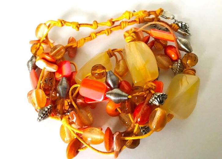 Prachtige vintage oude kunststof Ketting lang, Sieraden, Tassen en Uiterlijk, Kettingen, Zo goed als nieuw, Verzenden